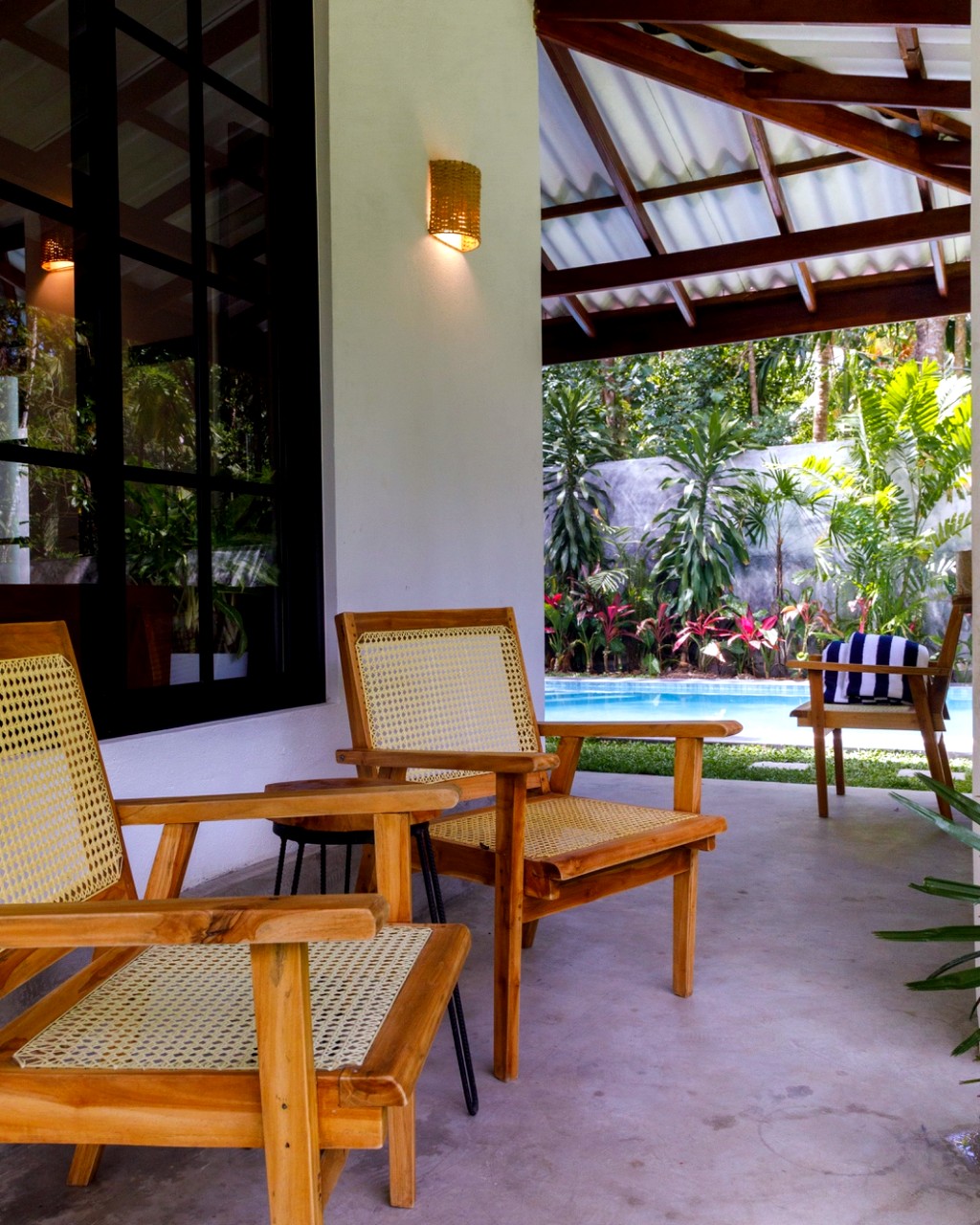 Safiya veranda · cane armchairs looking to the pool